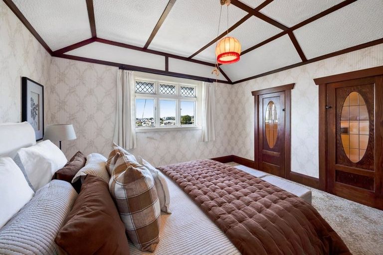 Photo of property in 4 Kitchener Terrace, Moturoa, New Plymouth, 4310