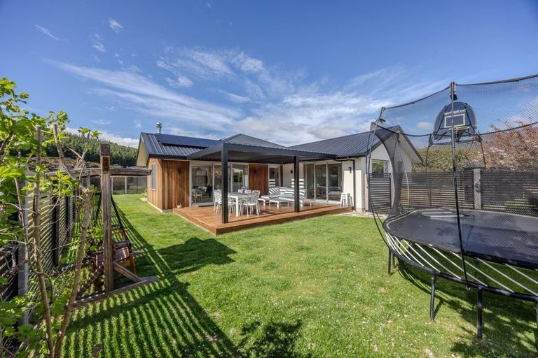 Photo of property in 63 Minaret Ridge, Wanaka, 9305