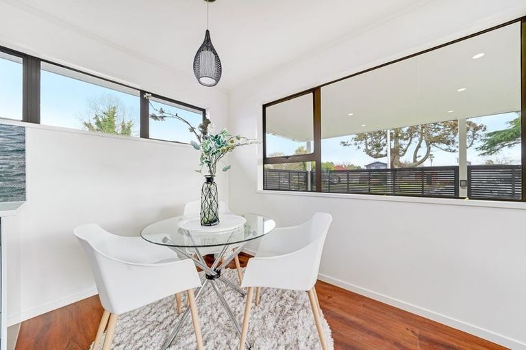 Photo of property in 2/8 Kirrama Place, Conifer Grove, Takanini, 2112