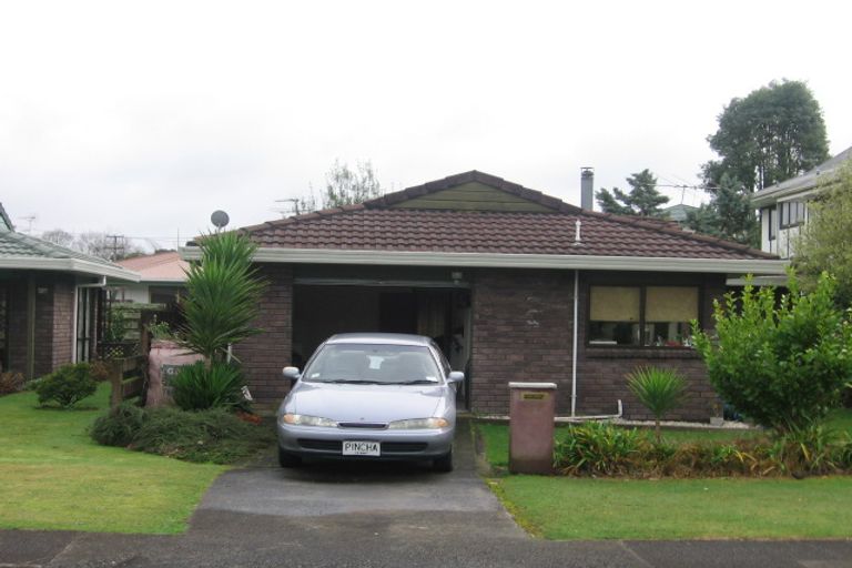 Photo of property in 2/11a Albert Street, Papakura, 2110