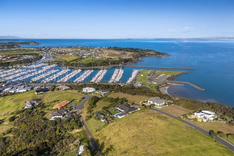 Photo of property in 51 Balboa Drive, Matakatia, Whangaparaoa, 0930