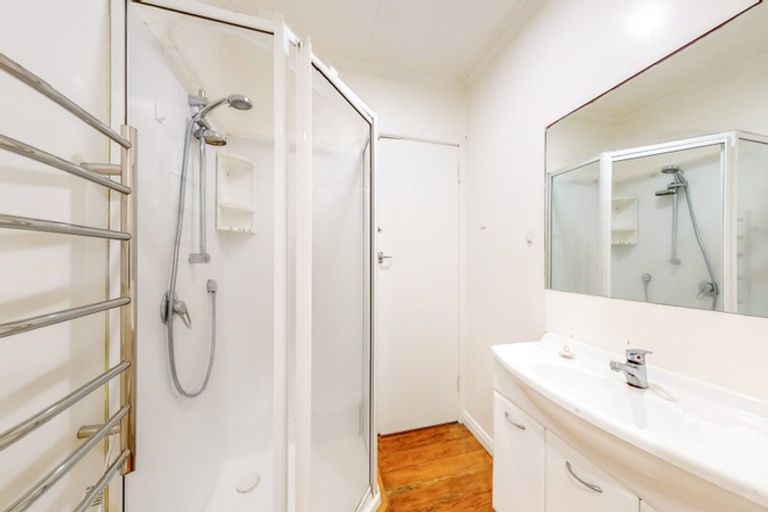 Photo of property in 26 Robert Street, Newlands, Wellington, 6037