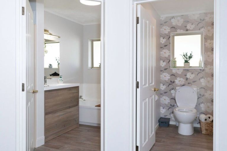 Photo of property in 9 Garth Road, Levin, 5571