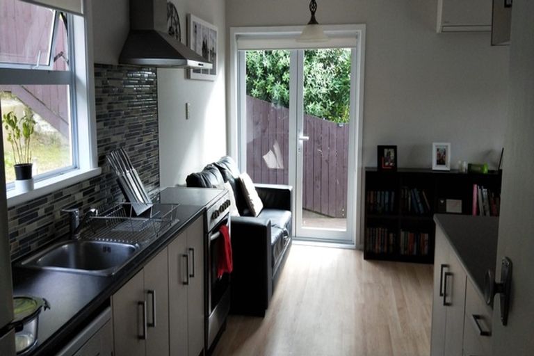 Photo of property in 5 Innes Way, Newlands, Wellington, 6037