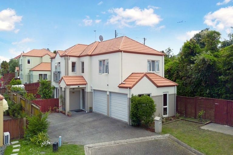 Photo of property in 10 Dainton Place, New Lynn, Auckland, 0600
