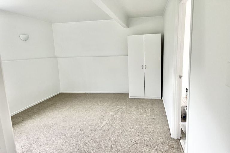 Photo of property in 35e Edmonton Road, Henderson, Auckland, 0612