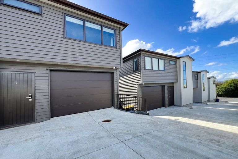 Photo of property in 46b Tiroroa Avenue, Te Atatu South, Auckland, 0610
