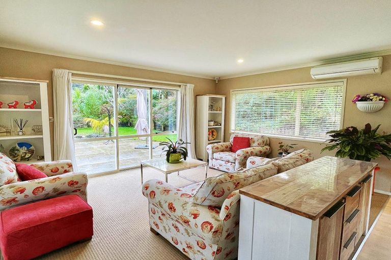 Photo of property in 15 Matheson Road, Red Beach, 0932