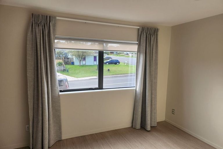 Photo of property in 105 Trias Road, Totara Vale, Auckland, 0629