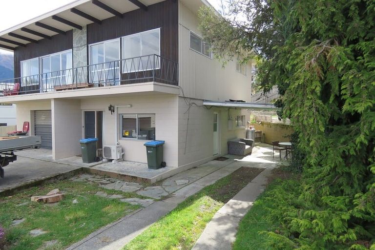 Photo of property in 16 Panorama Terrace, Queenstown, 9300