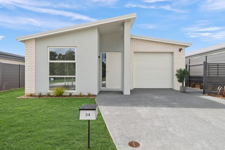 Photo of property in 34 Glenbervie Drive, Glenbervie, 0173
