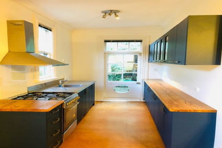 Photo of property in 55 Garden Road, Northland, Wellington, 6012