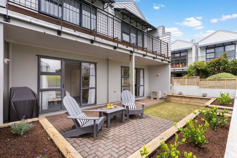 Photo of property in 8/5 Carolina Place, Albany, Auckland, 0632
