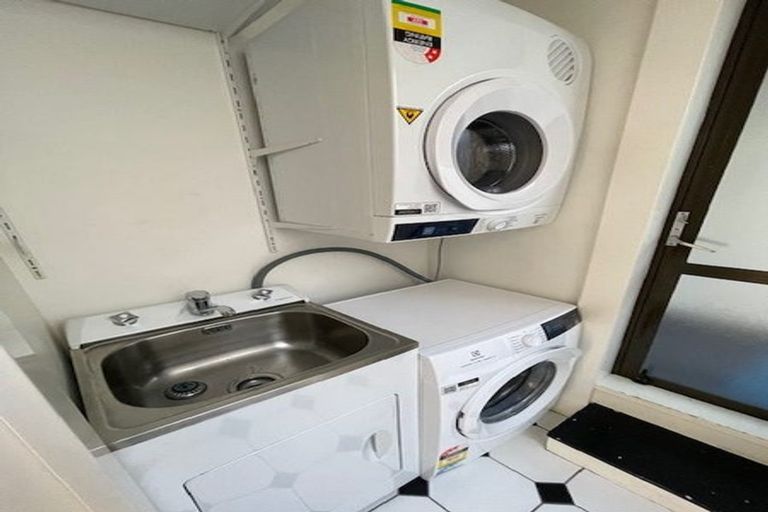 Photo of property in 2/12 Craig Road, Milford, Auckland, 0620