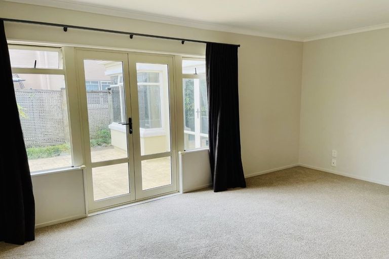 Photo of property in 10 Cellarmans Street, Te Atatu Peninsula, Auckland, 0610
