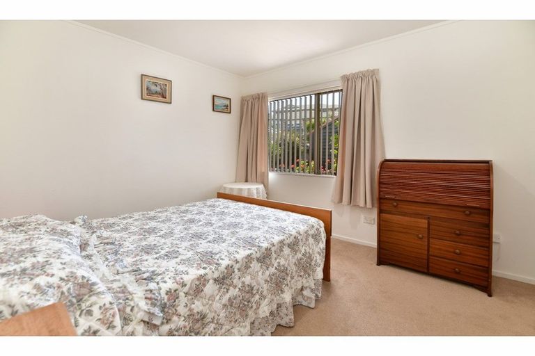 Photo of property in 110 Lakeside Drive, Orewa, 0931