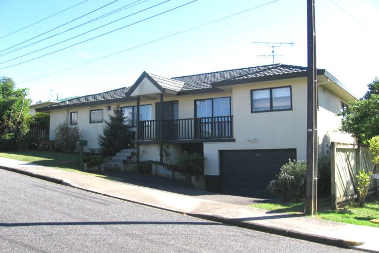 Photo of property in 2 Rickards Place, New Lynn, Auckland, 0600