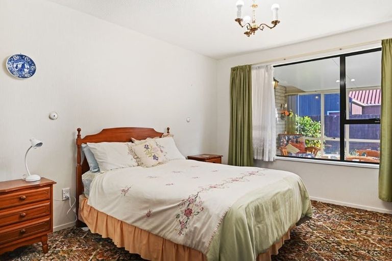 Photo of property in 40 Ambleside Drive, Burnside, Christchurch, 8053