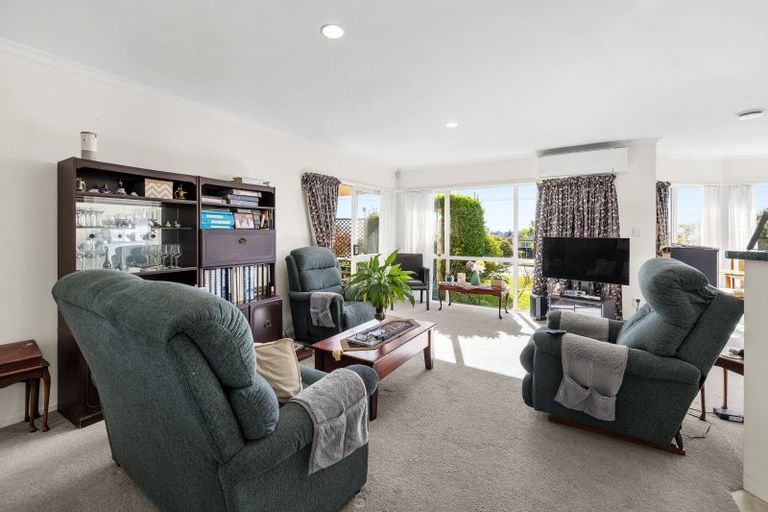 Photo of property in 1 Cobbe Place, Pomare, Rotorua, 3015