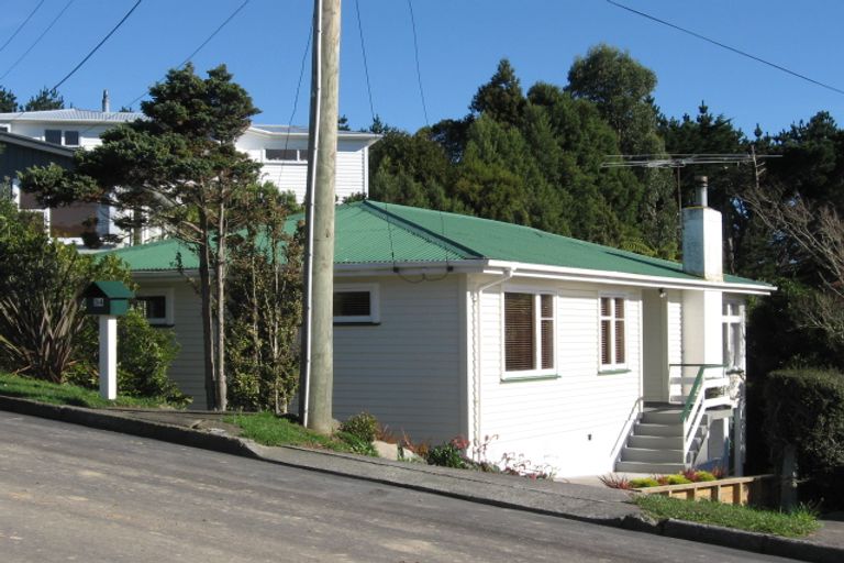 Photo of property in 34 Spenmoor Street, Newlands, Wellington, 6037