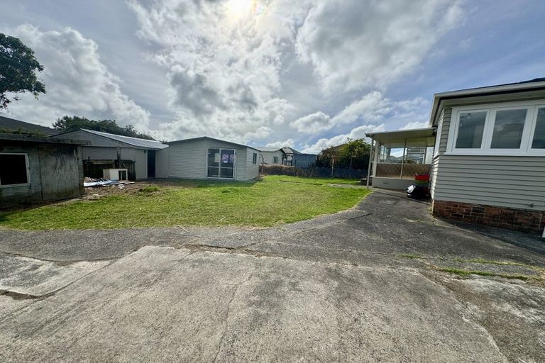 Photo of property in 74 Mcleod Road, Te Atatu South, Auckland, 0610