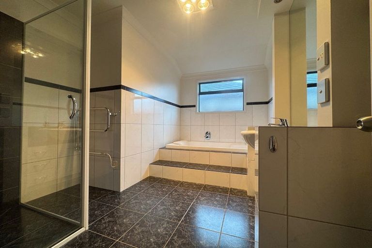 Photo of property in 1 Washington Place, Havelock North, 4130