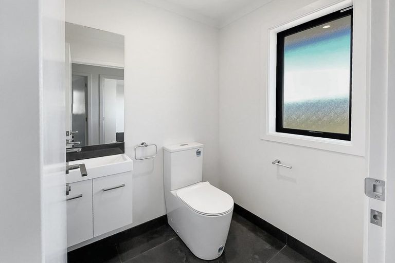 Photo of property in 11 Gibraltar Way, Fitzherbert, Palmerston North, 4410