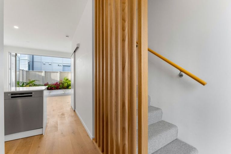 Photo of property in 12 Titoki Close, Matakana, 0985