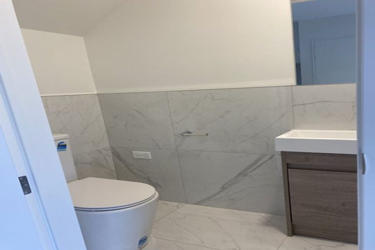 Photo of property in 3/3 Beach Road, Te Atatu Peninsula, 0610