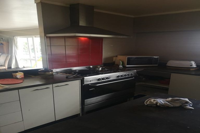 Photo of property in 1 Hill Crescent, Papakura, 2110