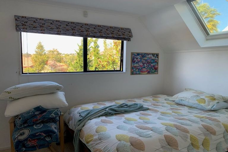 Photo of property in 1/1 Tern Place, Unsworth Heights, Auckland, 0632