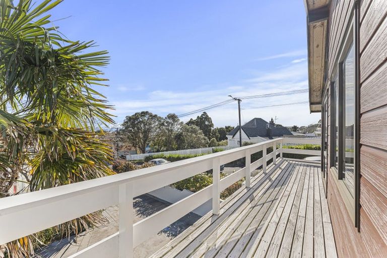 Photo of property in 10 Ridge Lane, New Plymouth, 4310