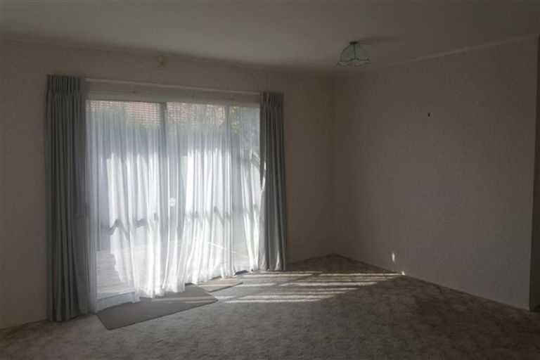 Photo of property in 2/23 Septimus Place, Henderson, Auckland, 0612
