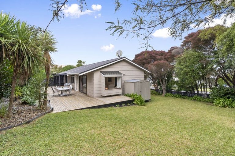 Photo of property in 2 Gosford Drive, Botany Downs, Auckland, 2010