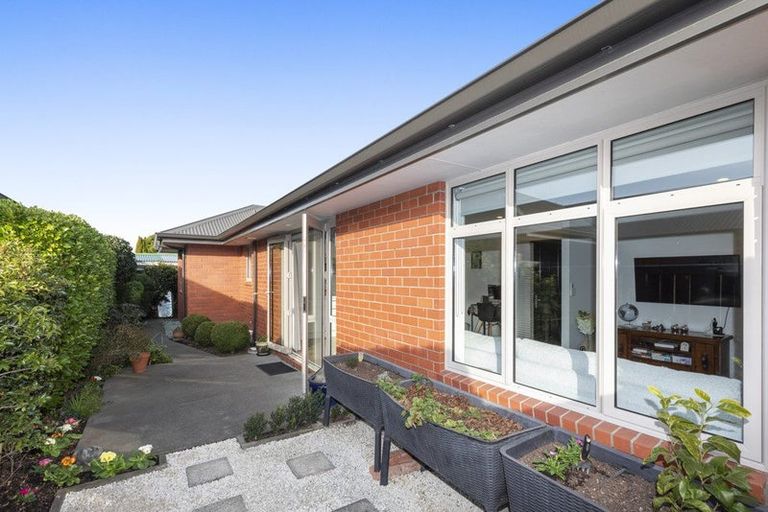 Photo of property in 2/36 Tuckers Road, Redwood, Christchurch, 8051