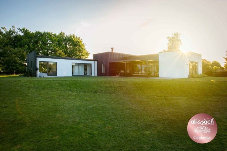 Photo of property in 1/45 Saint Kilda Road, Cambridge, 3434