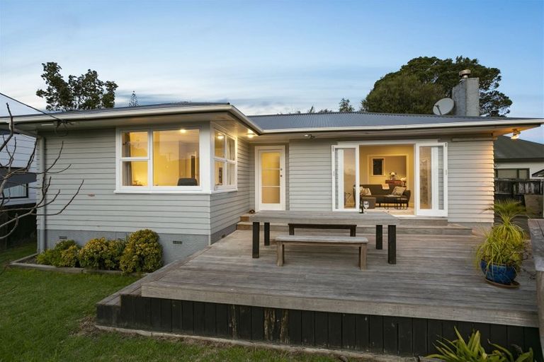 Photo of property in 2 Hughes Terrace, Te Atatu Peninsula, Auckland, 0610