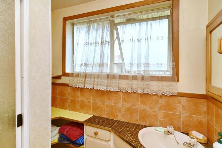 Photo of property in 40 Frensham Crescent, Woolston, Christchurch, 8062