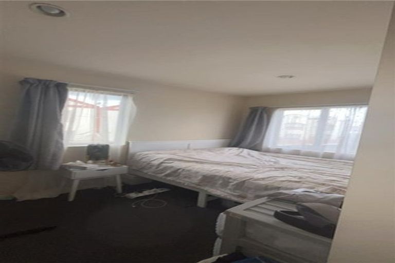 Photo of property in Lynn Park Terrace, 1/12 Ambrico Place, New Lynn, Auckland, 0600