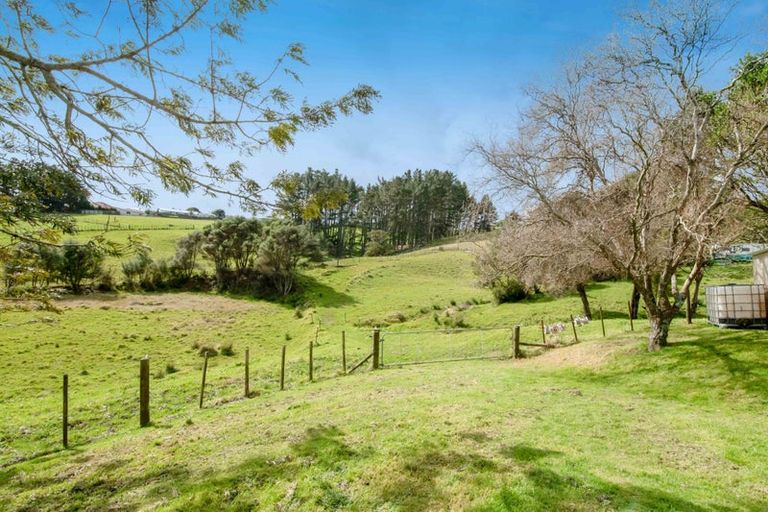 Photo of property in 95 Mangakura Road, Helensville, 0800
