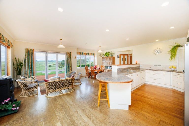 Photo of property in Thyme Out Estate, 800 Halcombe Road, Halcombe, Feilding, 4775