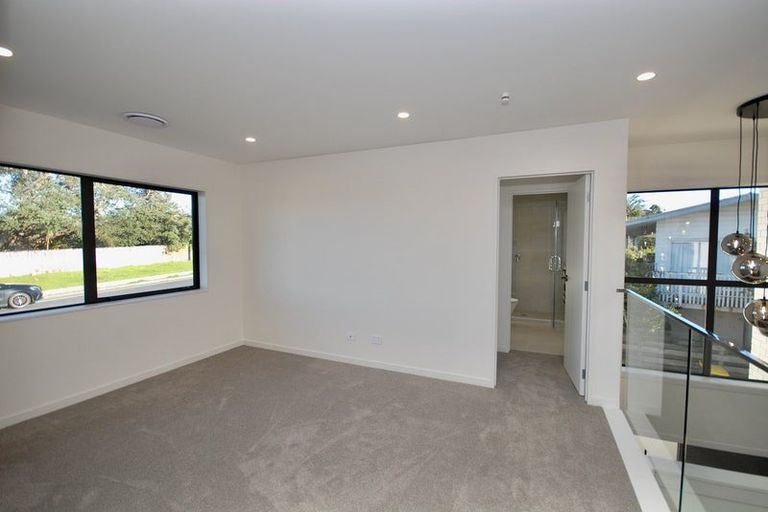 Photo of property in 9c Arran Road, Browns Bay, Auckland, 0630