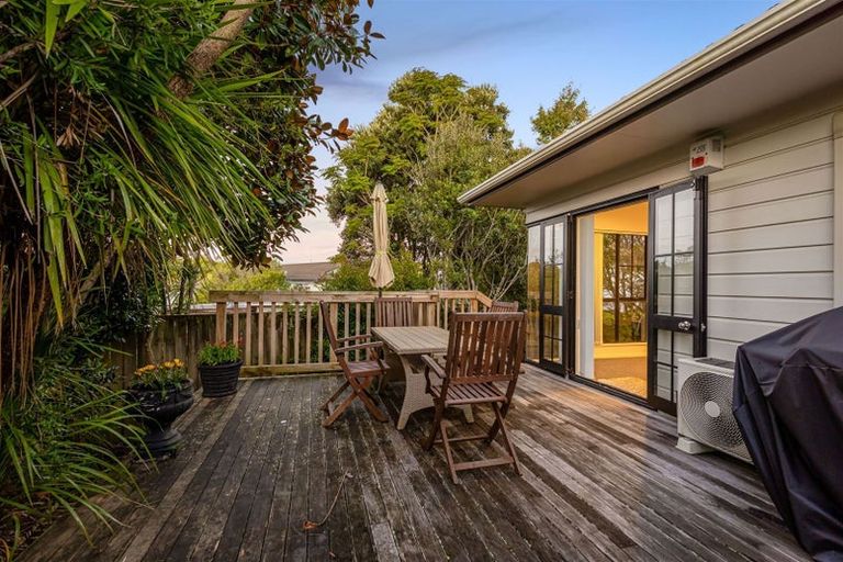 Photo of property in 2/54 Granville Drive, Massey, Auckland, 0614