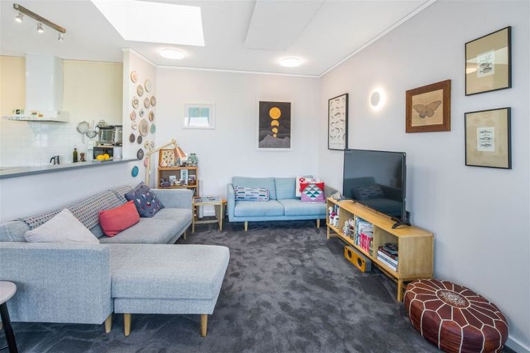 Photo of property in 17 Kent Terrace - Kent Apartments, 7b/16 Kent Terrace, Mount Victoria, Wellington, 6011