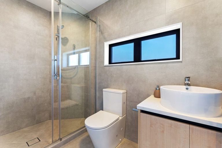 Photo of property in 8c Rowan Terrace, Te Atatu South, Auckland, 0610