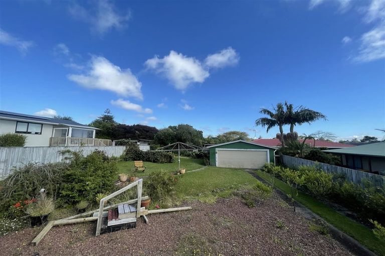 Photo of property in 90 Roberts Road, Te Atatu South, Auckland, 0610