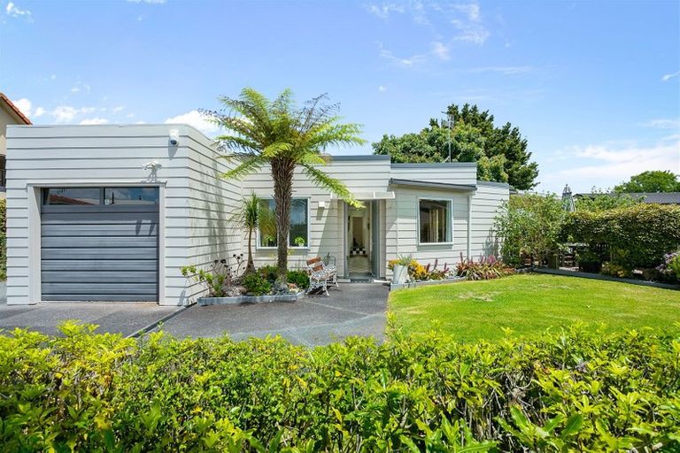 Photo of property in 11 Fathom Place, Te Atatu Peninsula, Auckland, 0610