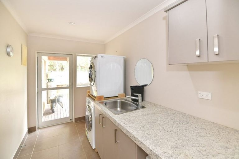 Photo of property in 1034 Peak Road, Helensville, 0875