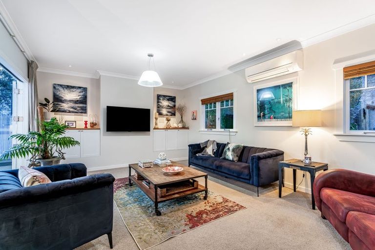 Photo of property in 24 Walter Road, Lowry Bay, Lower Hutt, 5013