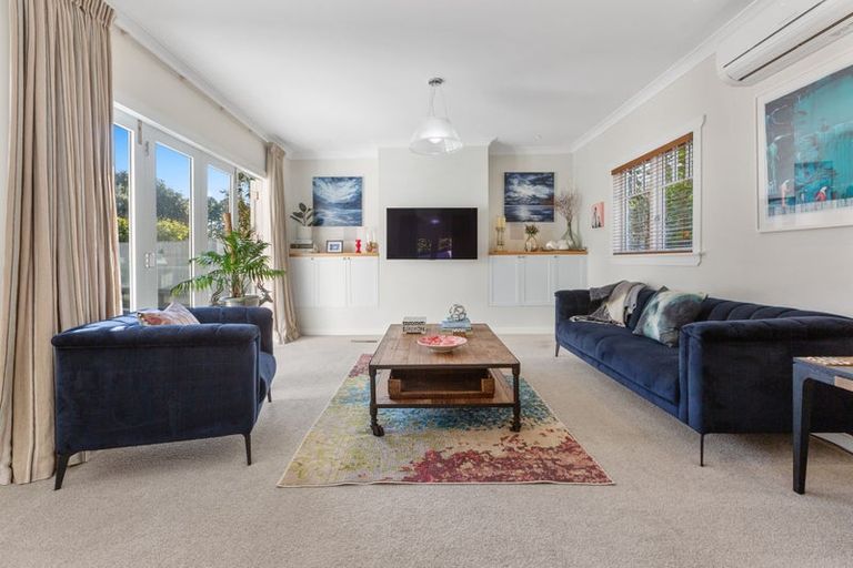 Photo of property in 24 Walter Road, Lowry Bay, Lower Hutt, 5013